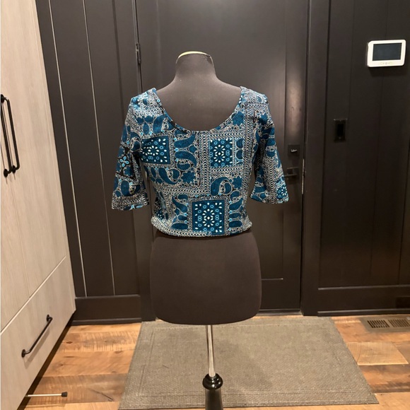 Passport Love Blue Paisley Y2K Cropped Boho Top Medium Made in USA - Picture 3 of 5